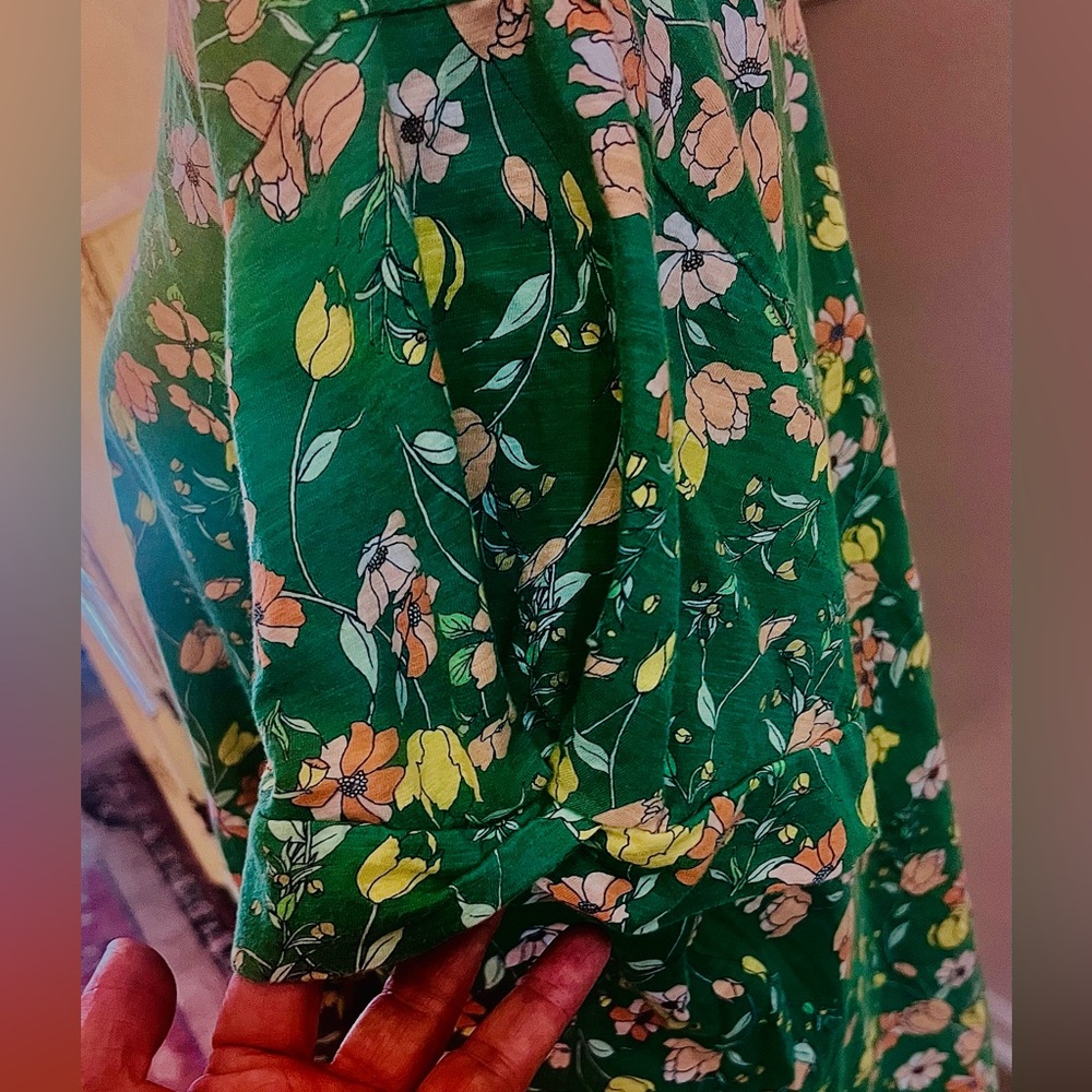 Liz Claiborne Green Floral Blouse - Picture 4 of 6